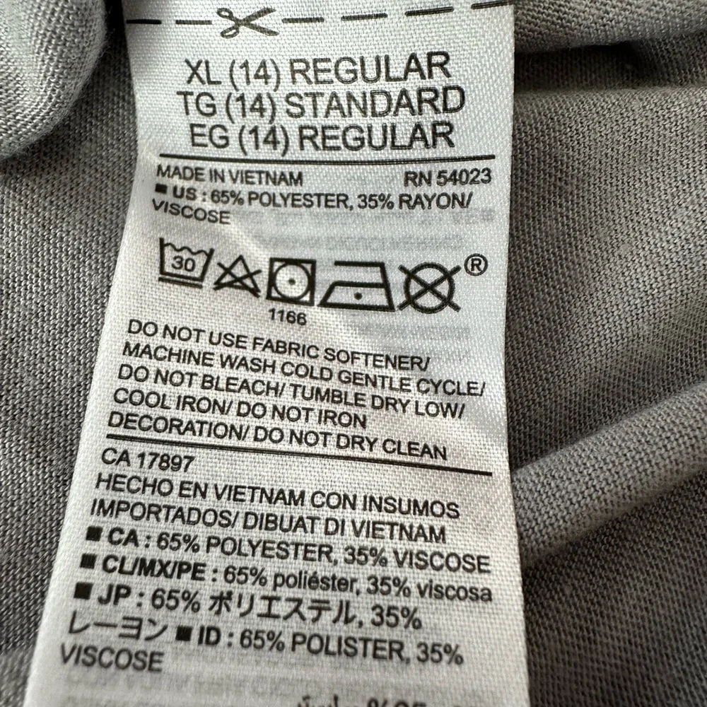Old Navy Active Go Dry Long Sleeve Studio Graphic T-shirt in Gray Size XL 14